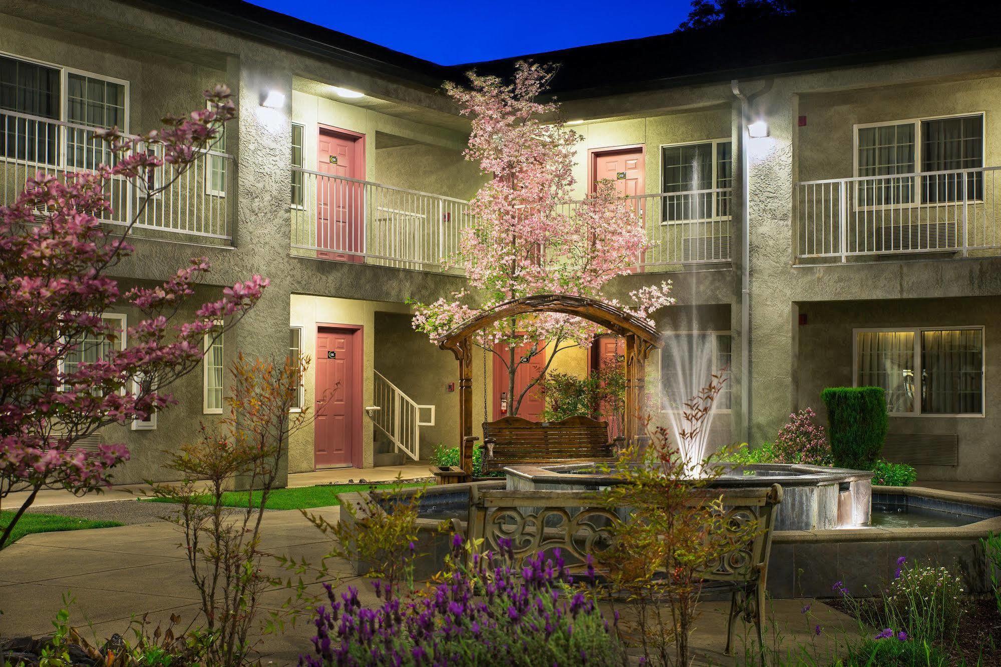 Creekside Inn & Suites Willits Dış mekan fotoğraf
